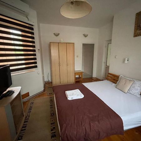 Guest House Luxotel Zrenjanin Bagian luar foto