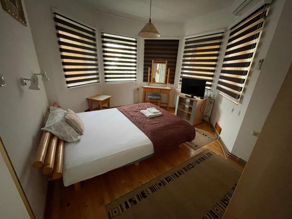 Guest House Luxotel Zrenjanin Bagian luar foto