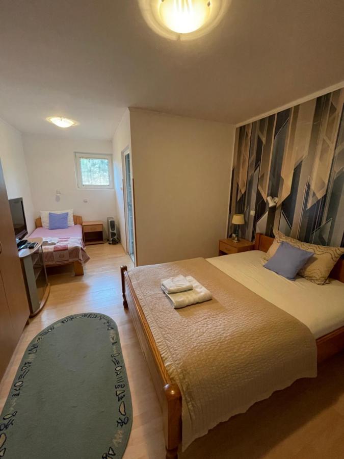 Guest House Luxotel Zrenjanin Bagian luar foto