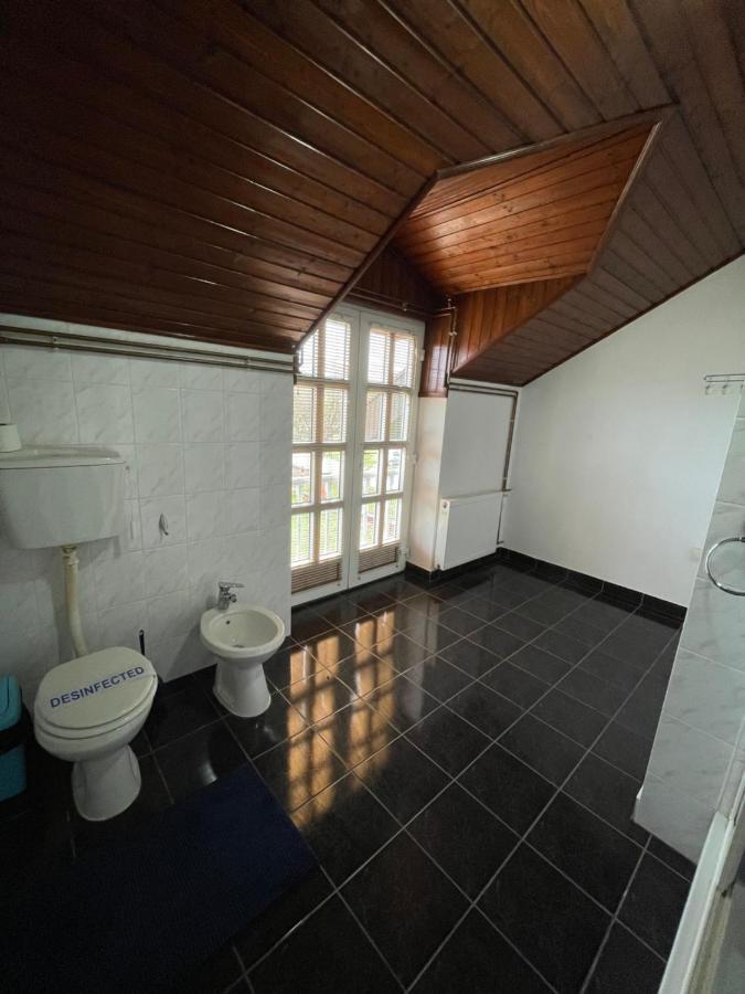 Guest House Luxotel Zrenjanin Bagian luar foto