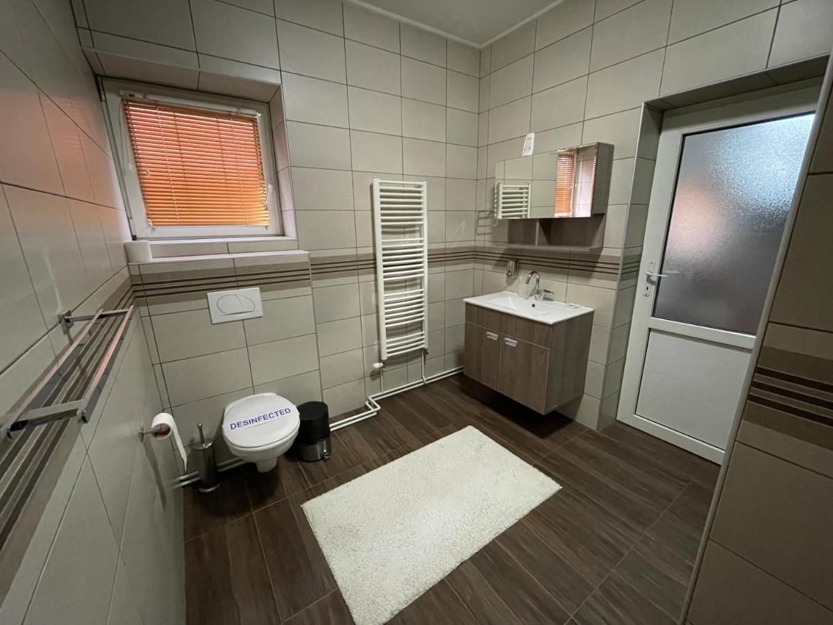 Guest House Luxotel Zrenjanin Bagian luar foto