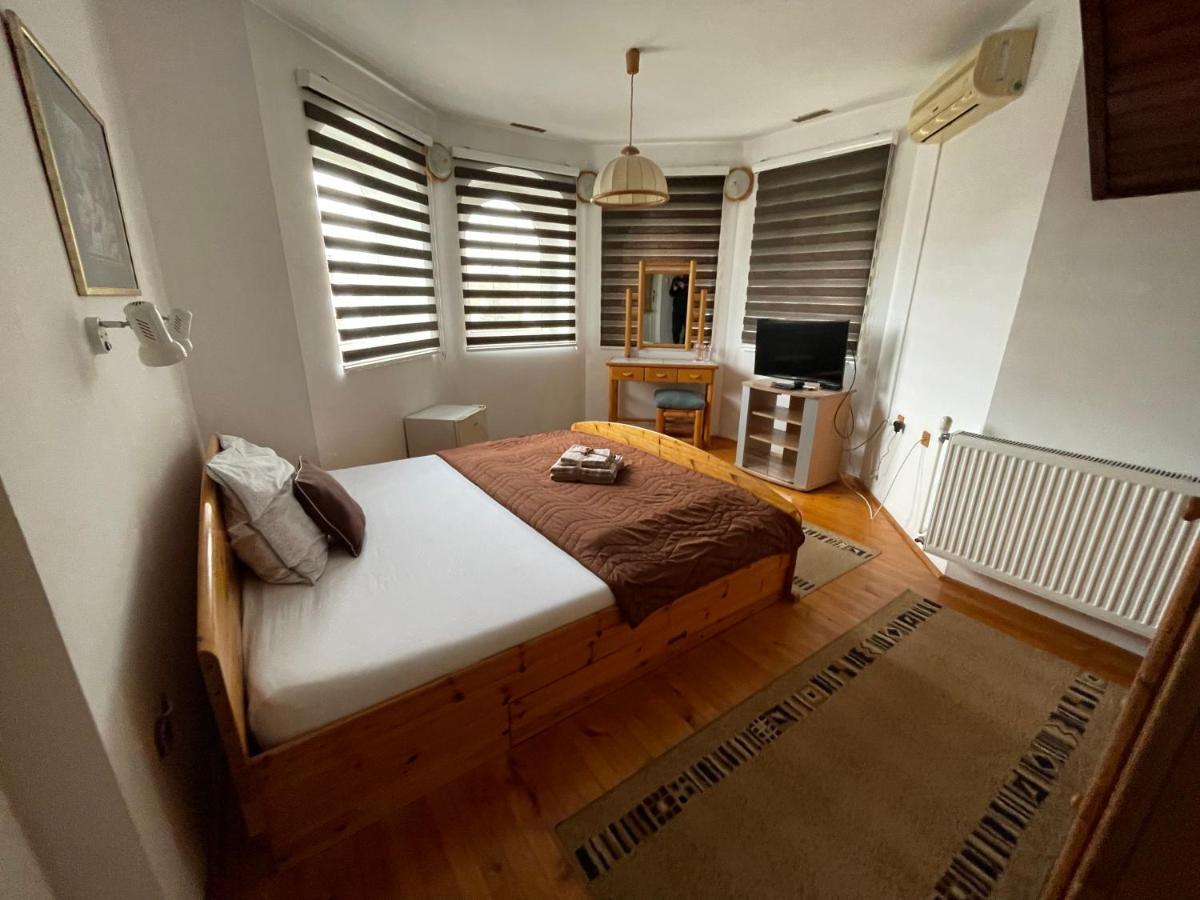 Guest House Luxotel Zrenjanin Bagian luar foto