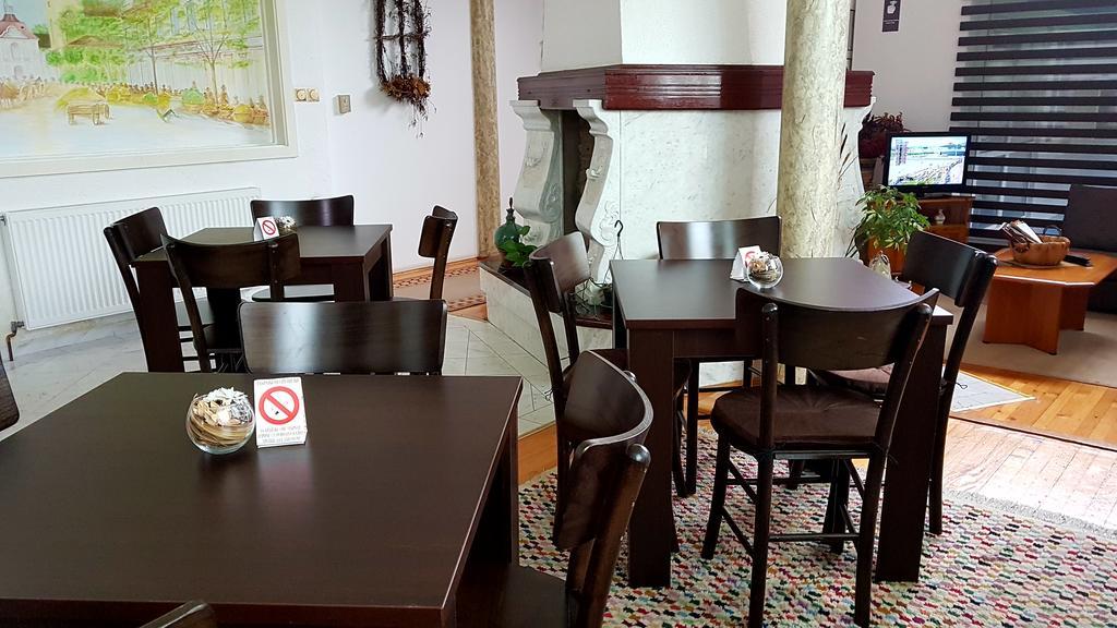 Guest House Luxotel Zrenjanin Bagian luar foto