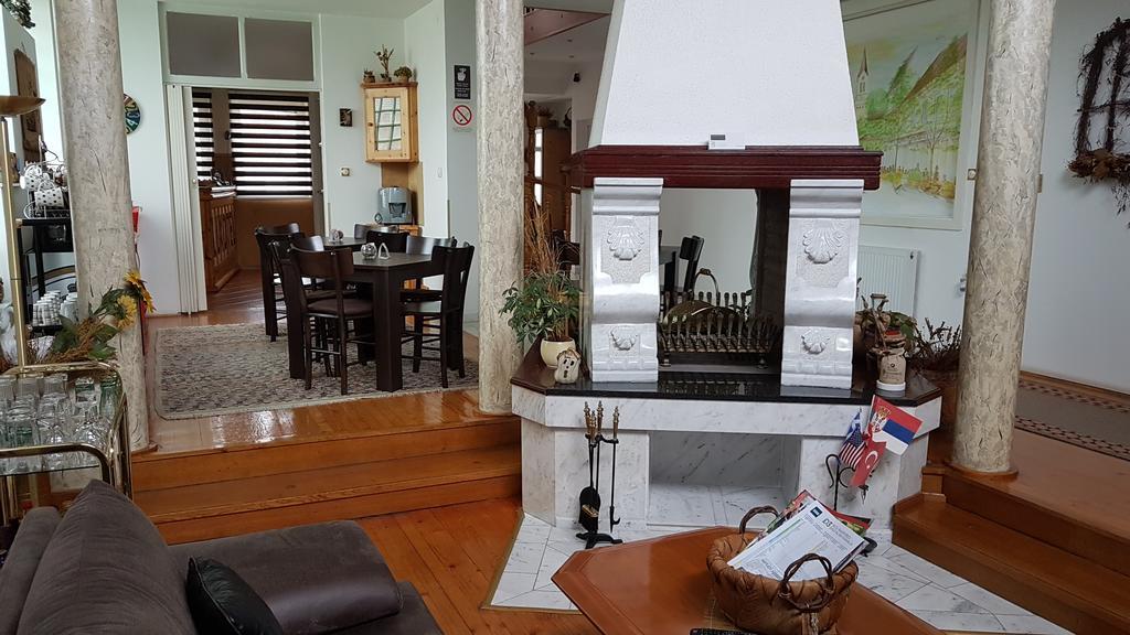 Guest House Luxotel Zrenjanin Bagian luar foto