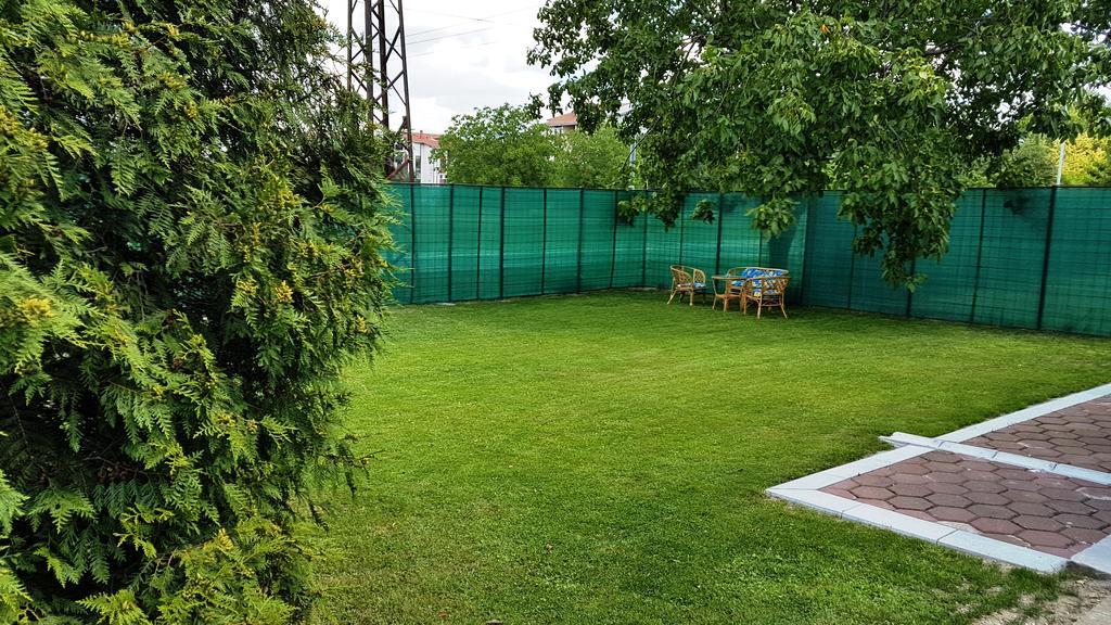 Guest House Luxotel Zrenjanin Bagian luar foto