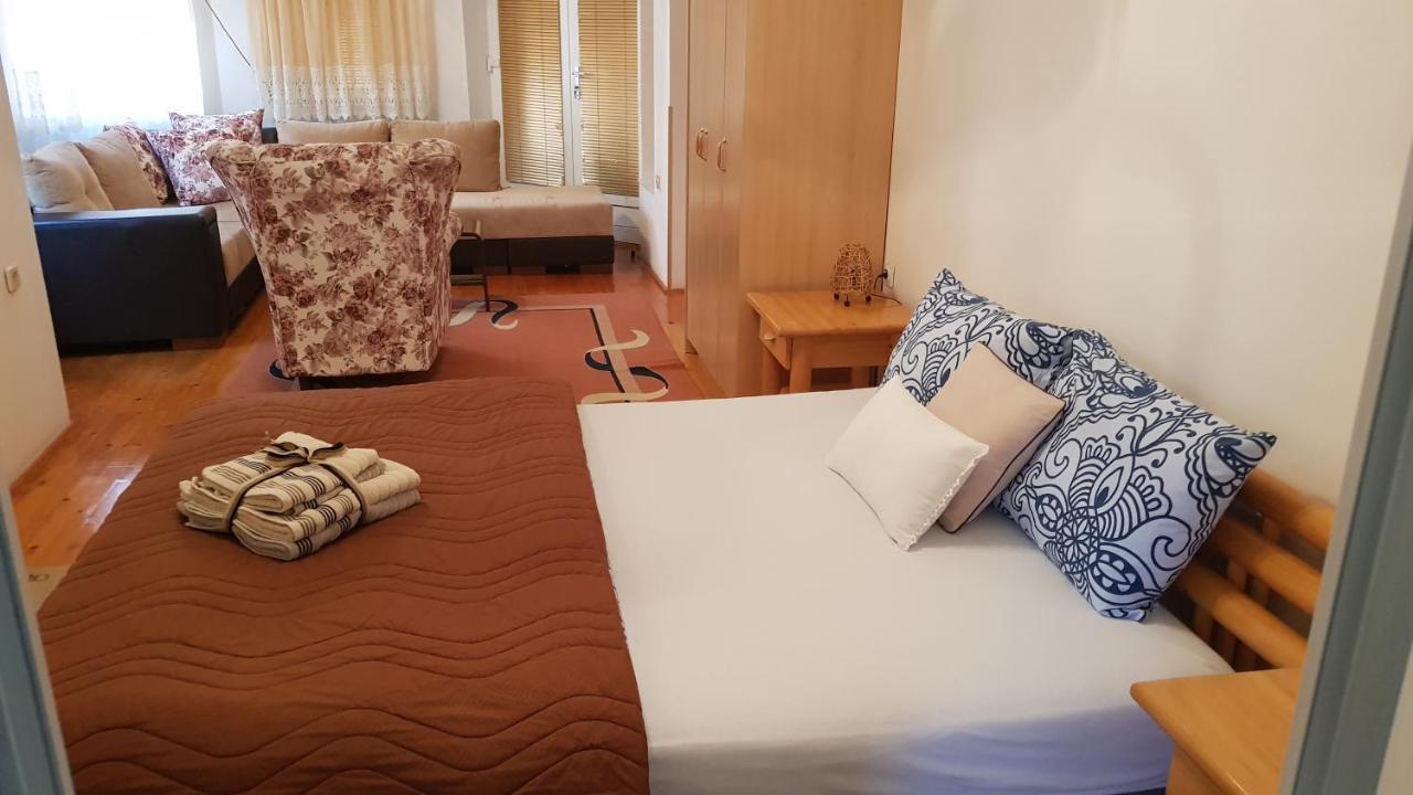 Guest House Luxotel Zrenjanin Bagian luar foto