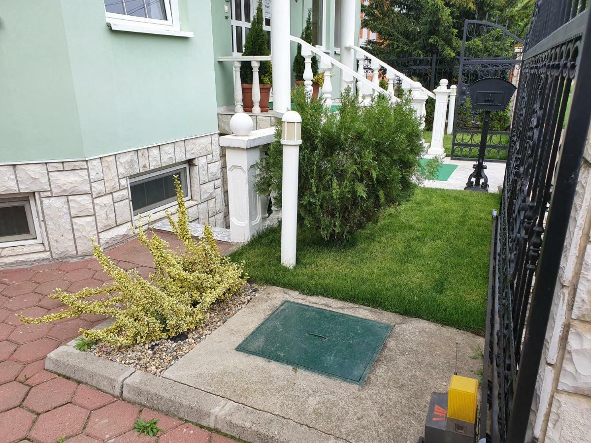 Guest House Luxotel Zrenjanin Bagian luar foto