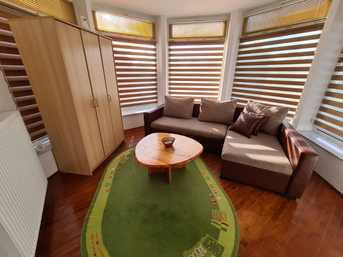 Guest House Luxotel Zrenjanin Bagian luar foto